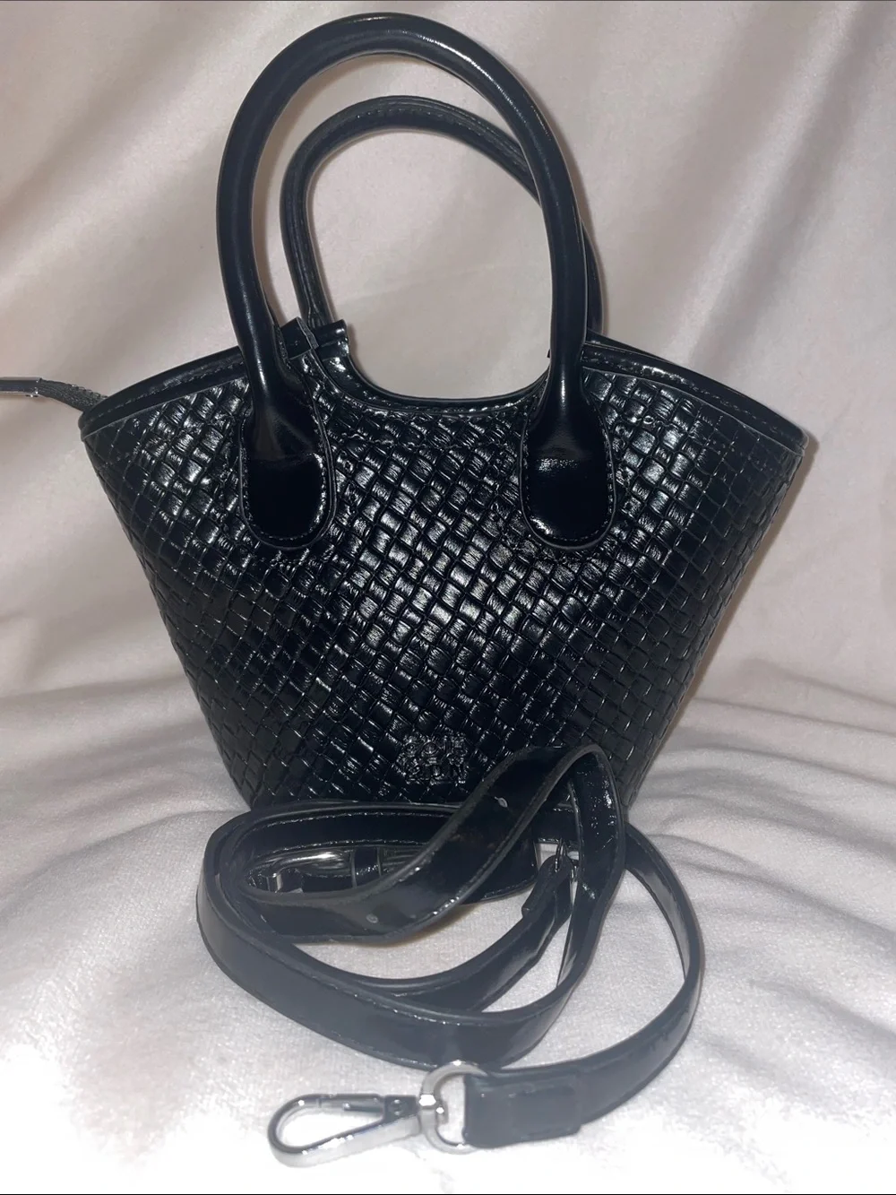 N/A black woven